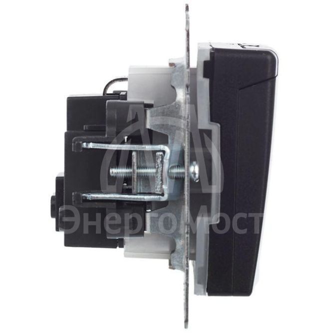 Розетка BRITE РСбш10-3-44-БрЧ 16А IP44 с заземл. защ. шторки с крышкой черн. IEK BR-R16-16-44-K02