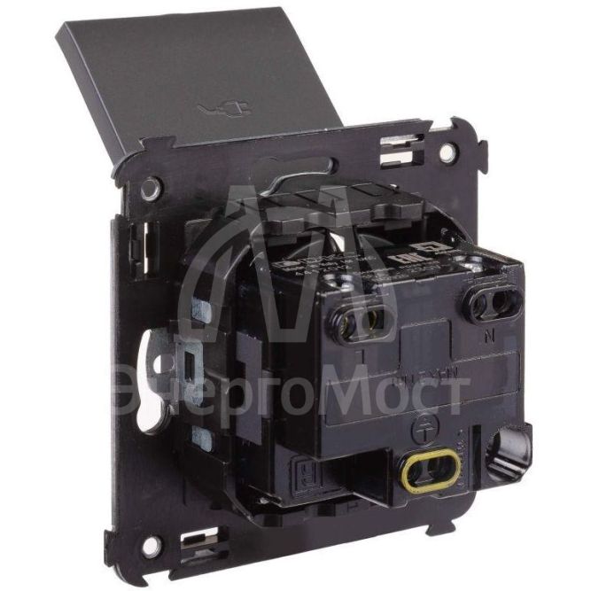 Розетка 1-м СП 2мод. Avanti &amp;quot;Черный матовый&amp;quot; 16А 2P+E защ. шторки с крышкой механизм черн. DKC 4412013