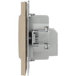 Розетка силовая KANT 2P+E защ. шторки ванильн. марципан DKC 7015003