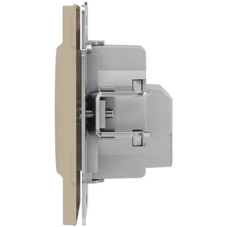 Розетка силовая KANT 2P+E защ. шторки ванильн. марципан DKC 7015003
