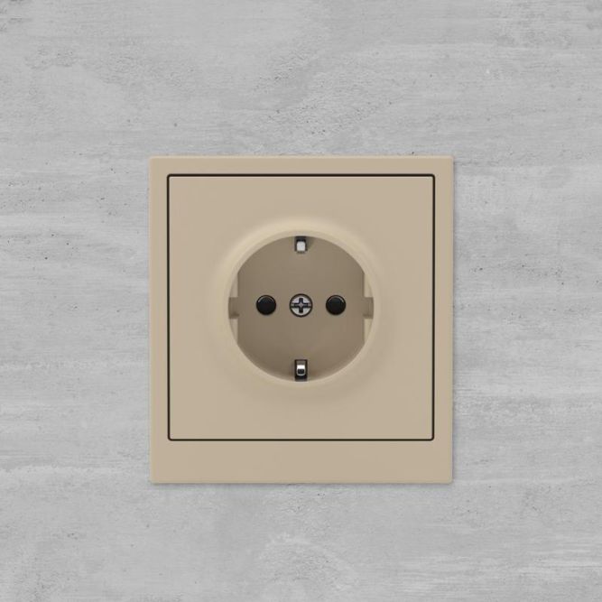 Розетка силовая KANT 2P+E защ. шторки ванильн. марципан DKC 7015003