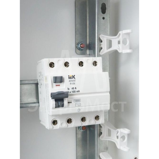 Выключатель дифференциального тока 4п 40А 100мА тип AC ВДТ R10N ARMAT IEK AR-R10N-4-040C100