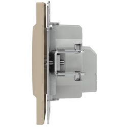 Розетка силовая KANT 2P+E защ. шторки ванильн. марципан DKC 7015033