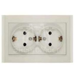 Розетка 2-м СП Бриллиант защ. шторки с заземл. сл. кость UNIVersal 7948769