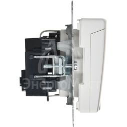 Розетка BRITE РСбш10-3-БрАБ 16А IP20 с заземл. защ. шторки с крышкой механизм арктич. бел. IEK BR-R16-16-K91