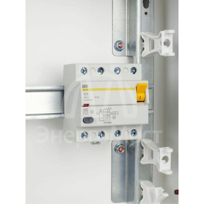 Выключатель дифференциального тока (УЗО) 4п 32А 30мА тип AC ВД1-63 IEK MDV10-4-032-030