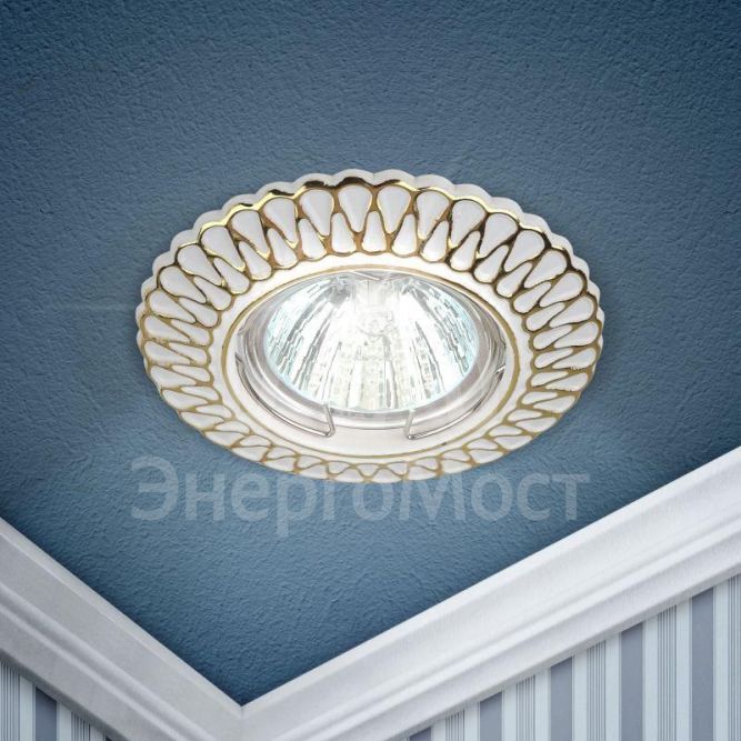 Светильник ST4 GD/WH 50Вт MR16 12В/220В точечный штампован. бел./зол. ЭРА Б0036483