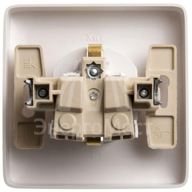 Розетка 1-м СП Хит 16А 250В защ. шторки с заземл. бел. SchE RS16-136-B