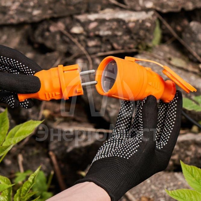 Розетка переносная влагозащищенная с крышкой с заземл. 16А IP44 каучук оранж. Rexant 111-123