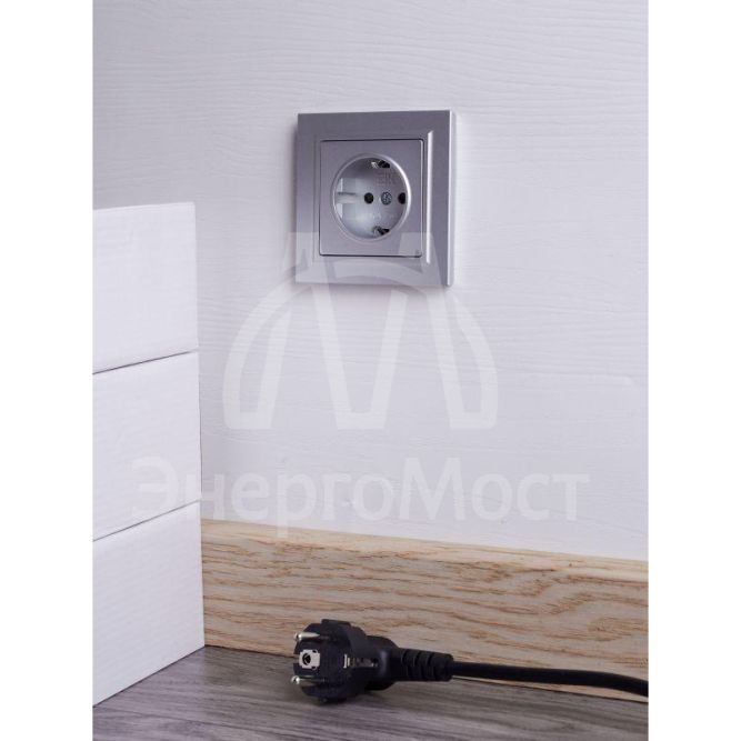 Розетка СП BRITE РСР14-1-0-БрА 16А в сборе с заземл. защ. шторки алюм. IEK BR-R14-16-K47-F