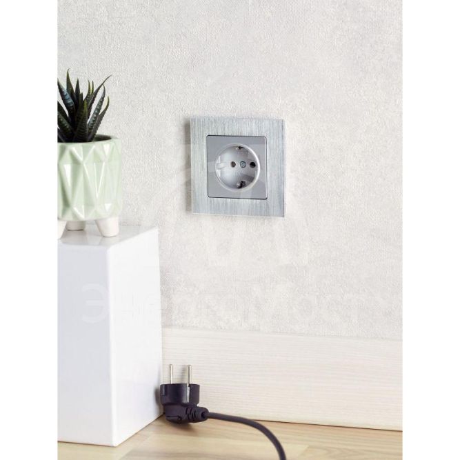 Розетка BRITE РС11-1-0-БрА 16А с заземл. без защ. шторки алюм. IEK BR-R11-16-K47