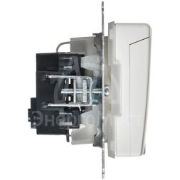 Розетка BRITE РСбш10-3-44-БрАБ 16А IP44 с заземл. защ. шторки с крышкой механизм арктич. бел. IEK BR-R16-16-44-K91