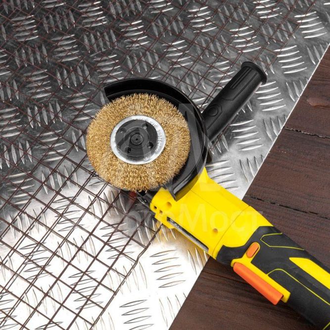 Щетка дисковая для УШМ витая латунированная проволока 100мм отв. 22.23мм Kranz KR-91-1241