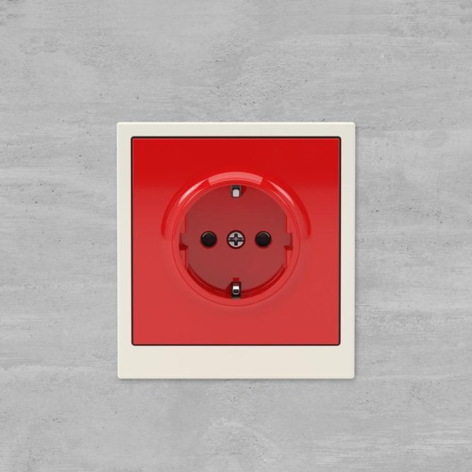 Розетка силовая KANT 2P+E защ. шторки красн. сатин DKC 7001003