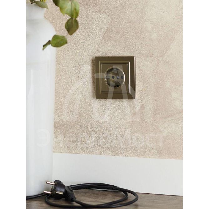 Розетка BRITE РС11-1-0-БрШ 16А с заземл. без защ. шторки шампань IEK BR-R11-16-K37