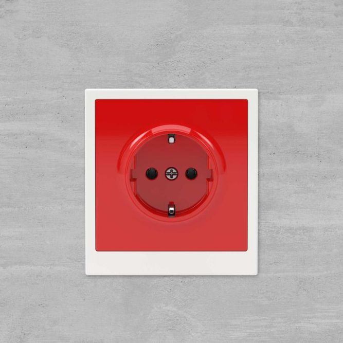 Розетка силовая KANT 2P+E без шторки красн. сатин DKC 7001033