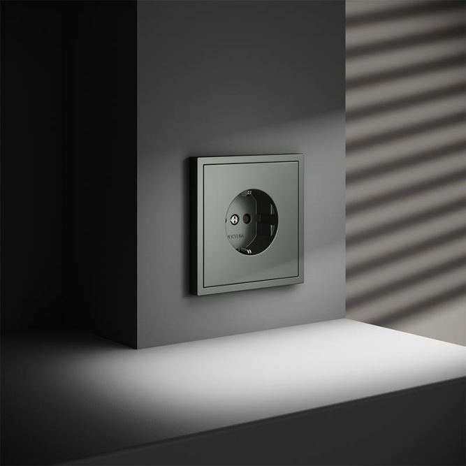 Розетка 1-м СП S70 16А с заземл. защ. шторки механизм титан Voltum VLS040206