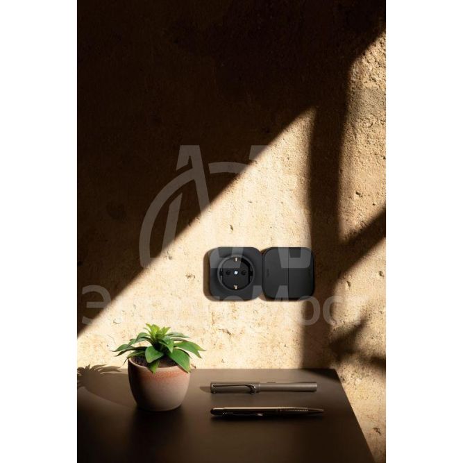 Выключатель 2-кл. ОП Quteo 10А IP20 10AX черн. матов. Leg 782474