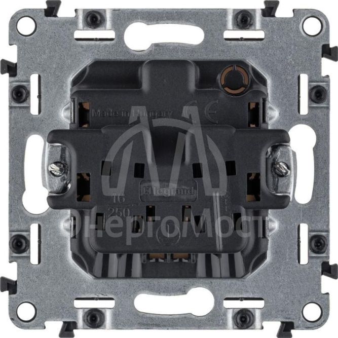 Механизм розетки 1-м СП Valena Life 16А IP20 250В 2К с лиц. панелью защ. шторки безвинт. зажимы бел. Leg 753416