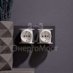 Разветвитель 3-м (1-м - с заземл.) 16А IP20 универс. бел. (уп.2шт) Rexant 11-1080-2