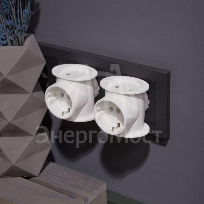 Разветвитель 3-м (1-м - с заземл.) 16А IP20 универс. бел. (уп.2шт) Rexant 11-1080-2