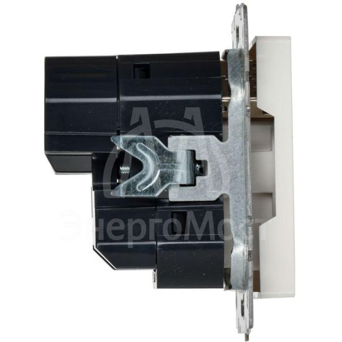 Розетка BRITE РЮш10-1-БрБ 16А с USB A+A 2.1А с заземл. защ. шторки бел. IEK BR-R14-16-U21-D21-K01