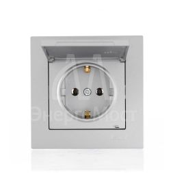 Розетка 1-м СП Vesna с заземл. с крышкой ПБТ механизм платина LEZARD 742-3588-123B