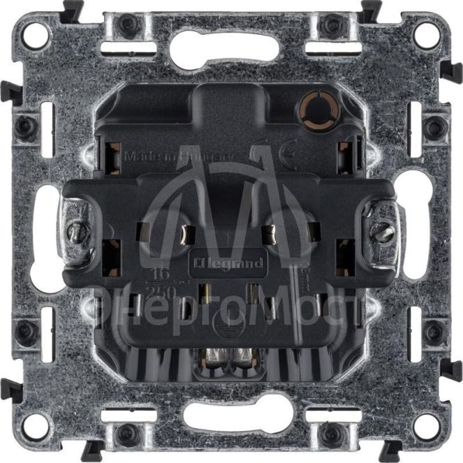 Механизм розетки 1-м СП Valena Life 16А IP2X 250В 2К+З с лиц. панелью безвинт. зажимы бел. Leg 753421