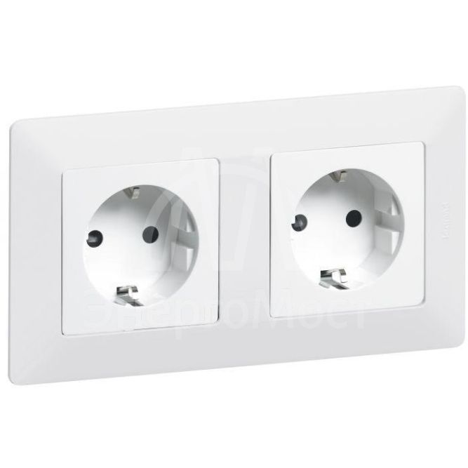 Механизм розетки 1-м СП Valena Life 16А IP2X 250В 2К+З с лиц. панелью безвинт. зажимы бел. Leg 753421