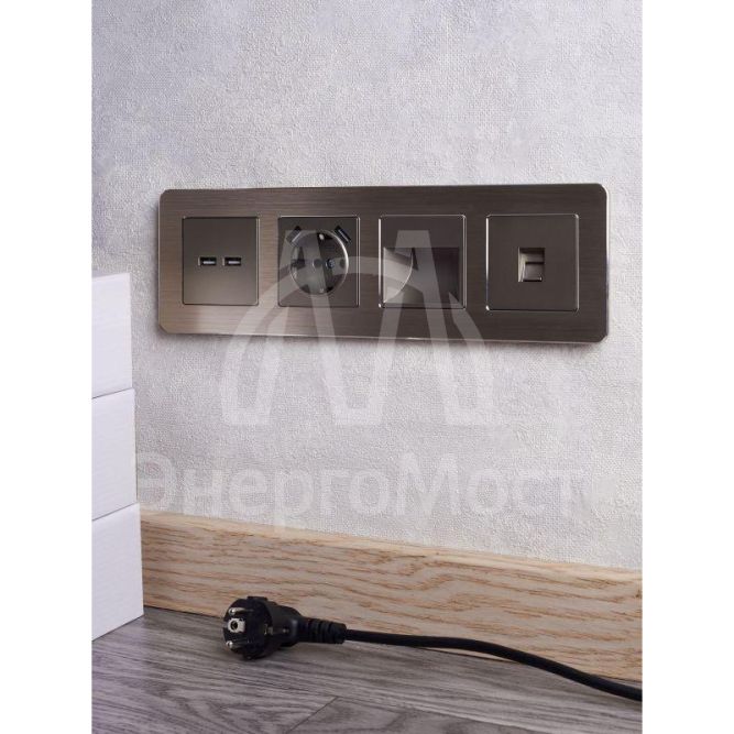 Розетка BRITE РЮш10-2-БрШ 16А с USB A+A 3.1А с заземл. защ. шторки шампань IEK BR-R14-16-U21-D31-K37