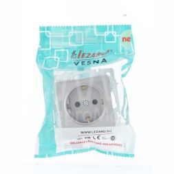 Розетка 1-м СП Vesna с заземл. защ. шторки ПБТ механизм платина LEZARD 742-3588-124B