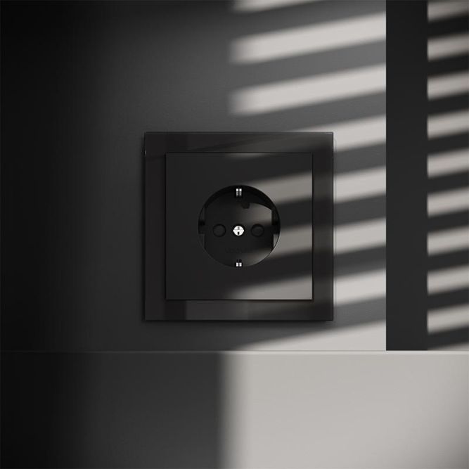 Розетка 1-м СП S70 16А с заземл. защ. шторки механизм черн. матов. Voltum VLS040208