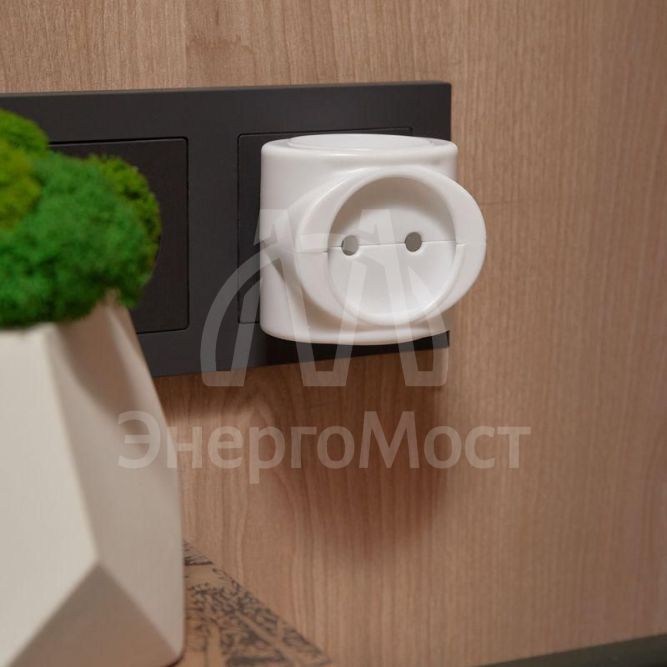 Тройник электрический биметалл 220В 6А бел. REXANT 11-1064