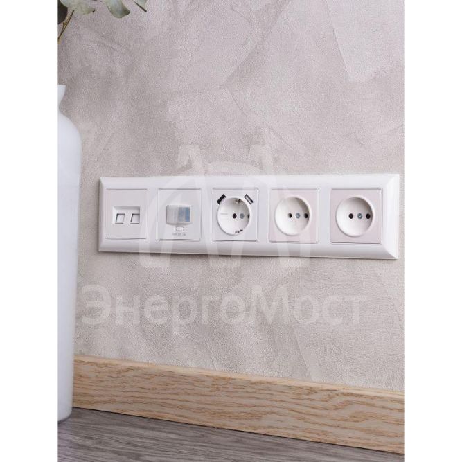 Рамка 5-м BRITE РУ-5-Бр бел./бел. IEK BR-M52-12-K01