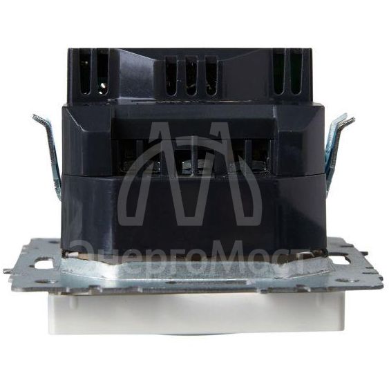 Розетка BRITE РЮш10-2-БрБ 16А с USB A+A 3.1А с заземл. защ. шторки бел. IEK BR-R14-16-U21-D31-K01