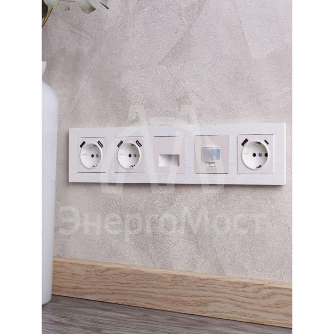 Рамка 5-м BRITE РУ-5-Бр бел. рифленый IEK BR-M52-51-K01