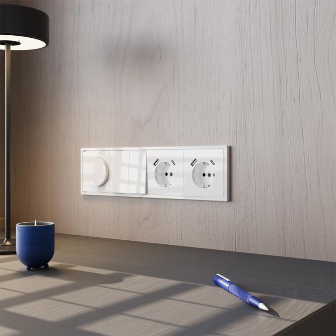 Розетка 1-м СП S70 16А с USB A+A с заземл. защ. шторки механизм бел. глянцевый Voltum VLS040401