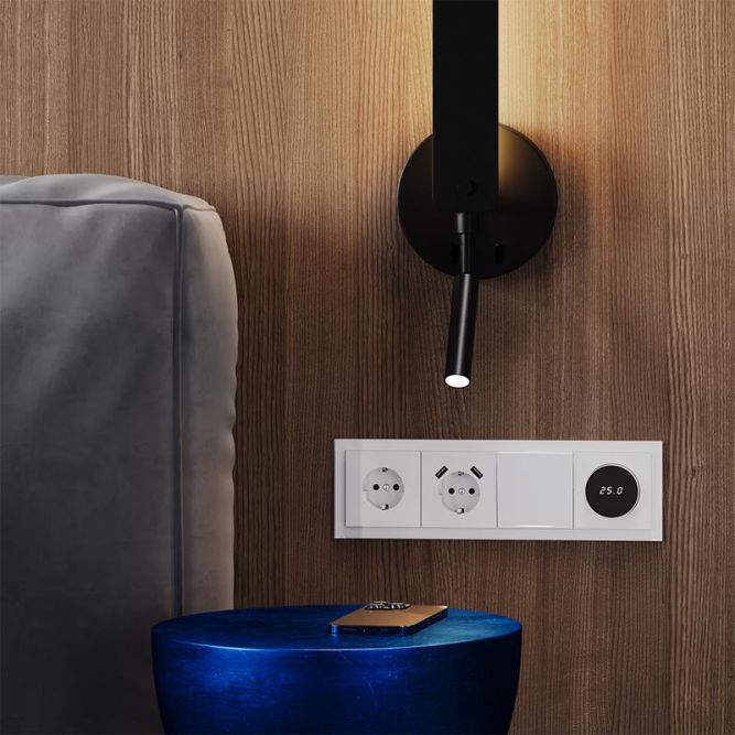 Розетка 1-м СП S70 16А с USB A+A с заземл. защ. шторки механизм бел. матов. Voltum VLS040402