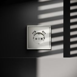 Розетка 1-м СП S70 16А с USB A+A с заземл. защ. шторки механизм шелк Voltum VLS040404