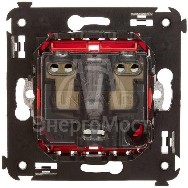 Розетка 1-м СП 2мод. Avanti &amp;quot;Красный квадрат&amp;quot; 16А IP20 2P+E защ. шторки красн. DKC 4401003