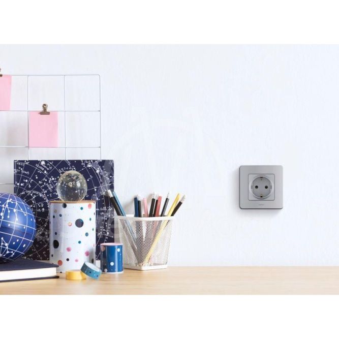 Розетка 1-м СП Inspiria 16А IP20 2P+E немецк. стандарт алюм. Leg 673722
