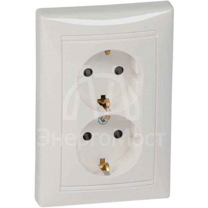 Розетка 2-м СП Valena защ. шторки в сборе с заземл. бел. Leg 774427