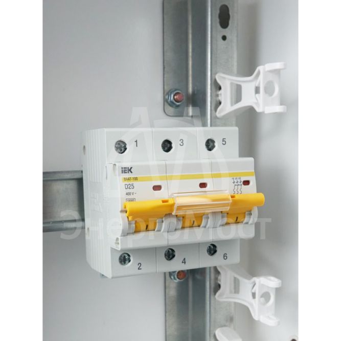 Выключатель автоматический модульный 3п D 25А 10кА ВА47-100 IEK MVA40-3-025-D