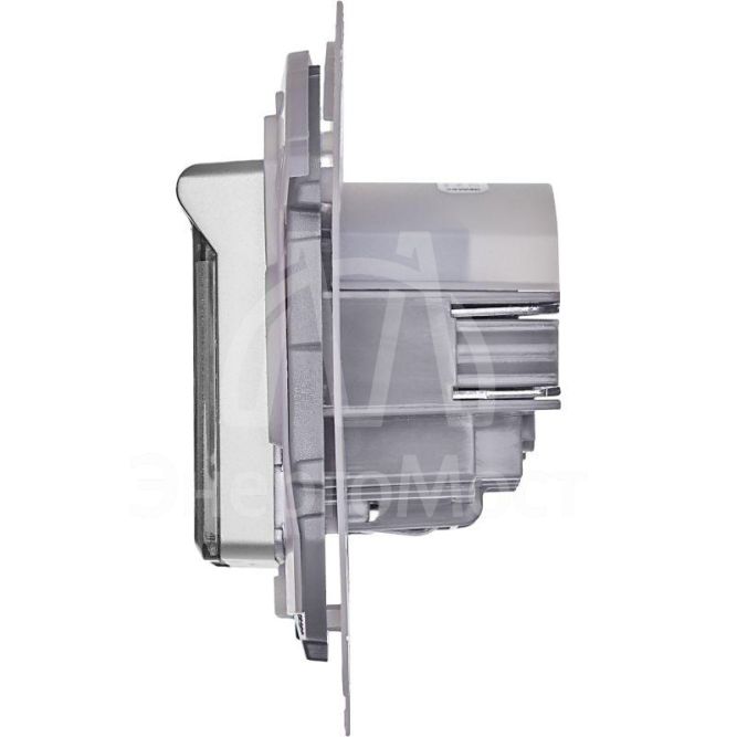 Розетка 1-м СП Inspiria 16А IP44 250В 2P+E защ. шторки с крышкой немецк. стандарт алюм. Leg 673742