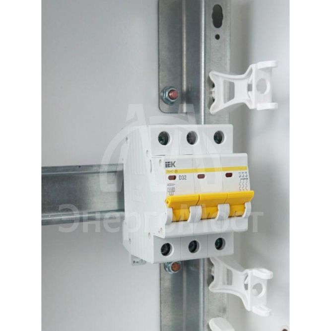 Выключатель автоматический модульный 3п D 32А 4.5кА ВА47-29 IEK MVA20-3-032-D