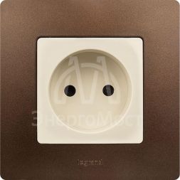 Механизм розетки 1-м СП Etika 2К 16А защ. шторки без заземл. винт. зажимы сл. кость Leg 672334