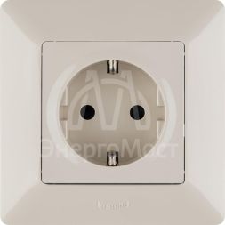 Механизм розетки 1-м СП Valena Life 16А IP20 250В 2К+З с лиц. панелью защ. шторки винт. зажимы сл. кость Leg 753524