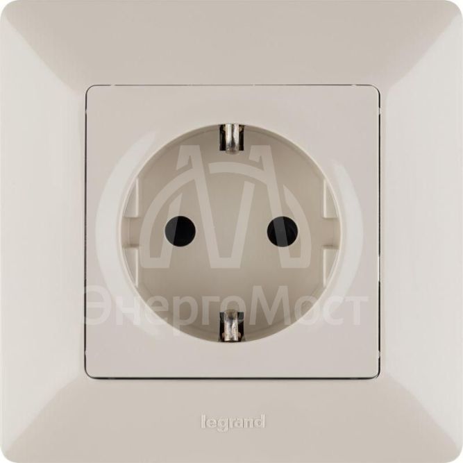 Механизм розетки 1-м СП Valena Life 16А IP20 250В 2К+З с лиц. панелью защ. шторки винт. зажимы сл. кость Leg 753524