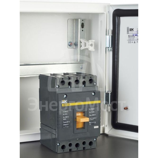 Выключатель автоматический 3п 200А 35кА ВА 88-35 IEK SVA30-3-0200