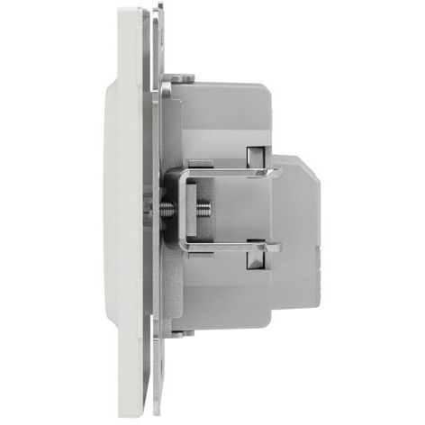 Розетка силовая KANT 2P+E без шторки бел. песок DKC 7010033